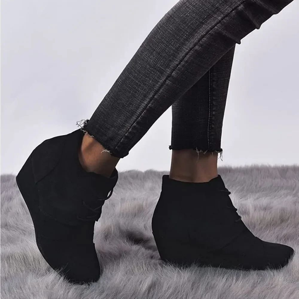 CITYCLASSIFIED LACE-UP ROUND TOE ANKLE WOMEN"S BOOTIE